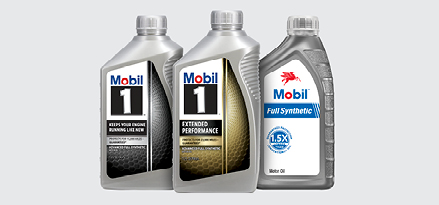 The image shows three bottles standing next to each other, the first one is of Mobil 1, the second one of Mobil 1 Extended Performance, and the third one of Mobil Full Synthetic