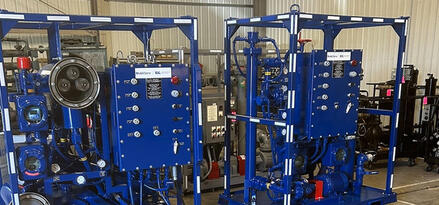 Deux unités de filtration industrielles sur châssis avec panneaux de contrôle